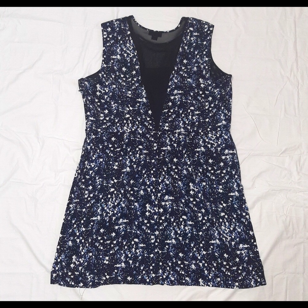 XXL Mini dress with sheer V in front and back!